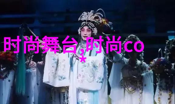 SHE签唱挤爆 记者摔落舞台