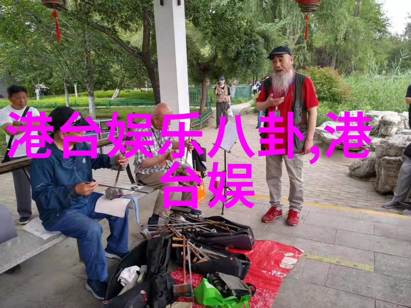 李宸希的新单曲秘密乐园如同一首怀旧金曲轻柔地播撒在我们的心田它是一片可爱甜蜜的花园每一个音符都充满了